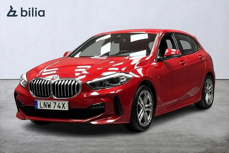 Begagnad BMW 118 M Sport 136 HK (100 kW) 2022 Röd Halvkombi