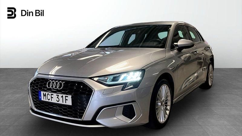 Silver Begagnad 2022 Audi A3 Sportback Advanced Plus Halvkombi | 234 000 kr (Marknadspris) - Bild 1/4