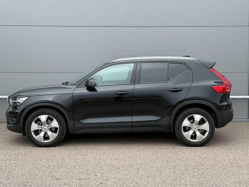 Svart Begagnad 2021 Volvo XC40 Momentum SUV | 307 800 kr (Marknadspris) - Bild 1/1