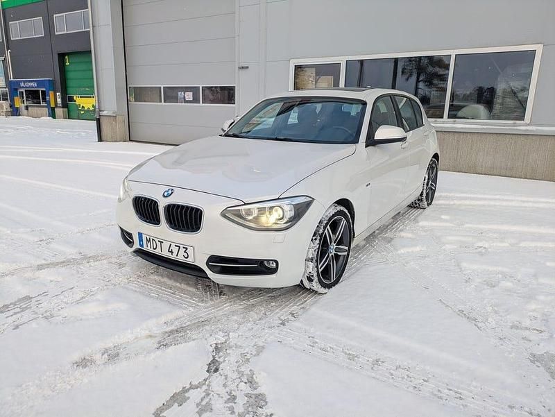 Begagnad 2012 BMW 120 Halvkombi | 88 000 kr (Marknadspris) - Bild 1/4