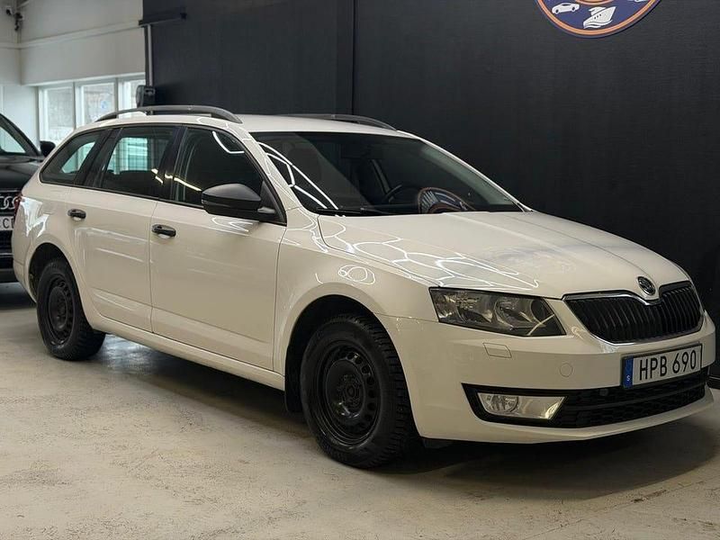 Begagnad Skoda Octavia 105 HK (77 kW) 2015 Vit Halvkombi