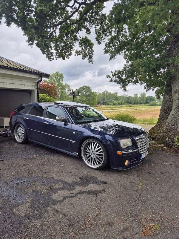 Blå Begagnad 2005 Chrysler 300C Touring Kombi | 28 000 kr (Lite dyr) - Bild 1/4