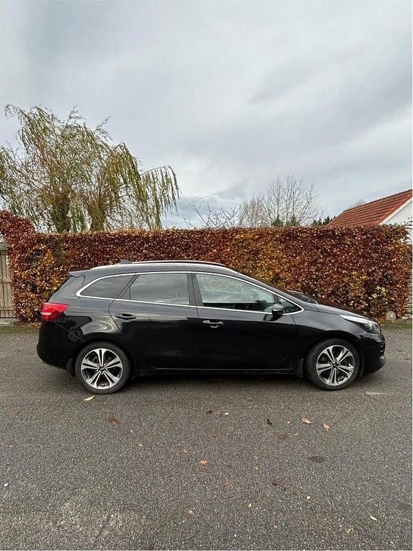 Svart Begagnad 2018 Kia Ceed Sportswagon GT-Line Kombi | 125 000 kr (Marknadspris) - Bild 1/4