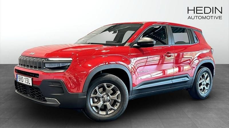 Röd (red) Ny 2024 Jeep Avenger Longitude SUV | 339 900 kr (Marknadspris) - Bild 1/4