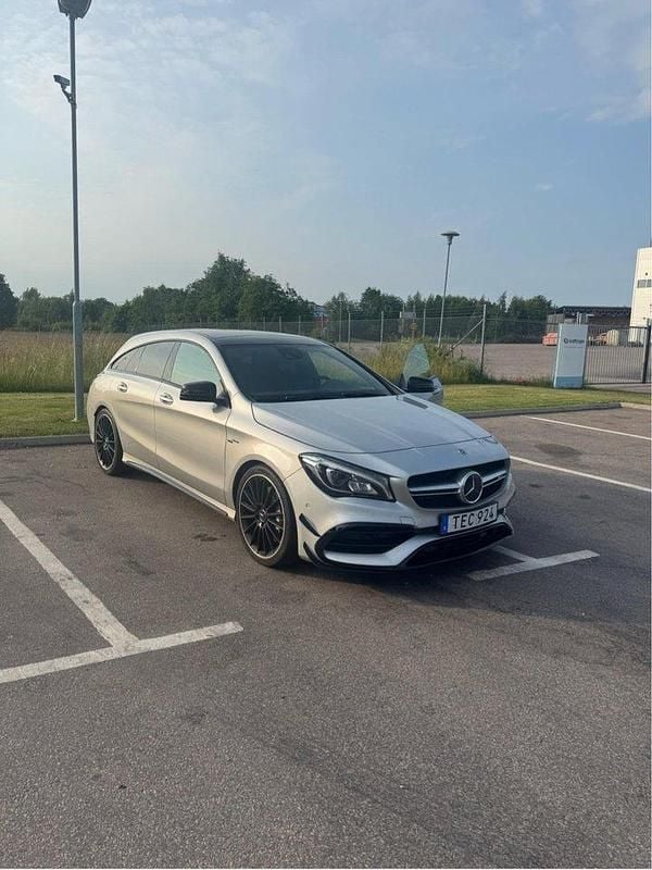 Silver Begagnad 2018 Mercedes CLA45 AMG Shooting Brake AMG Kombi | 375 000 kr (Marknadspris) - Bild 1/4
