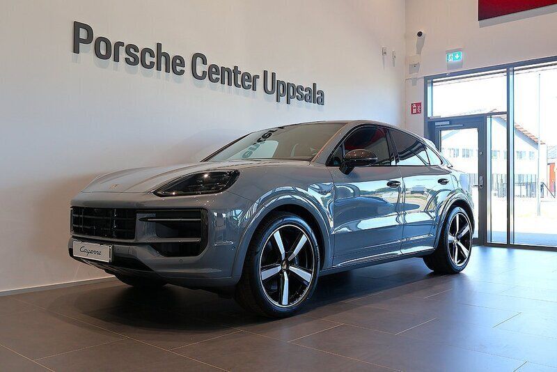 Grå Begagnad 2024 Porsche Cayenne SUV | 1 485 000 kr (Marknadspris) - Bild 1/4
