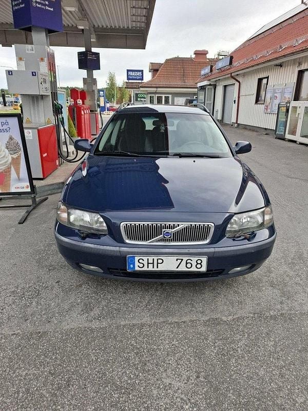Blå Begagnad 2001 Volvo V70 Business Edition Kombi | 20 000 kr (Marknadspris) - Bild 1/4