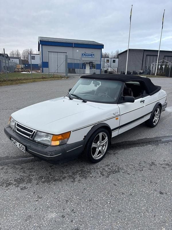 Begagnad Saab 900 Cabriolet 175 HK (128 kW) 1987 Vit Cab