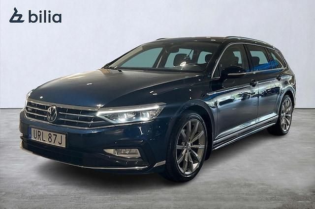 Blå Begagnad 2021 VW Passat GT Kombi | 248 000 kr (Marknadspris) - Bild 1/4