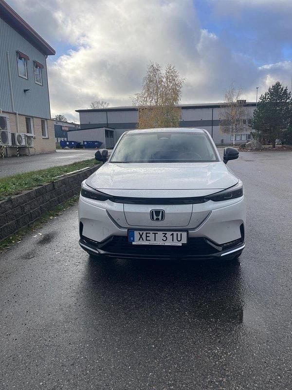 Vit Begagnad 2023 Honda e:Ny1 SUV | 310 000 kr - Bild 1/4