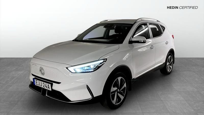 Vit (white) Begagnad 2022 MG ZS Comfort Sedan | 229 500 kr (Superpris) - Bild 1/4