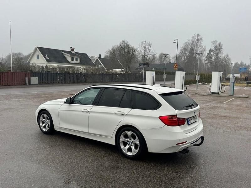 Begagnad BMW 328 245 HK (180 kW) 2013 Vit