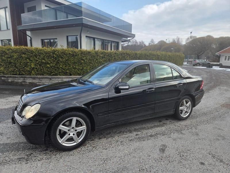 Begagnad Mercedes C180 143 HK (105 kW) 2006 Svart met