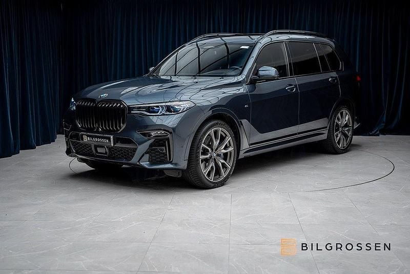 Grå Begagnad 2021 BMW X7 M Sport SUV | 849 900 kr (Superpris) - Bild 1/4