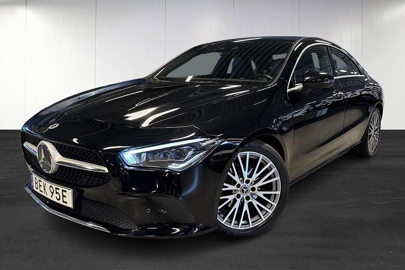 Svart Begagnad 2019 Mercedes CLA180 AMG line Sedan | 259 900 kr (Lite dyr) - Bild 1/4