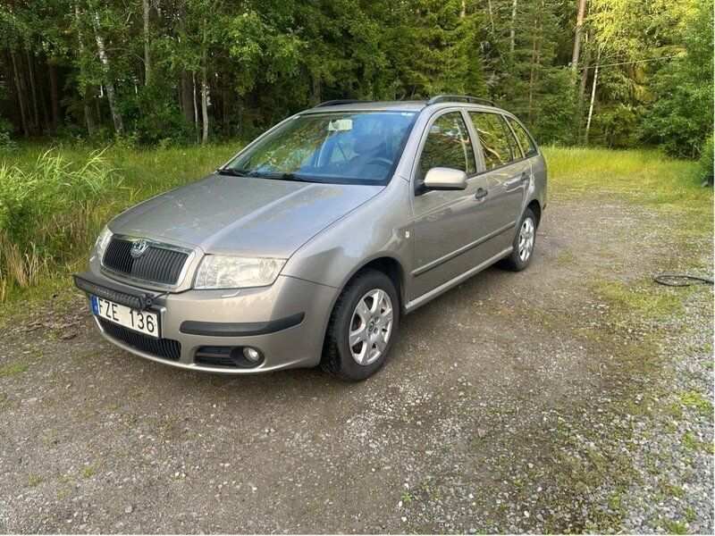 Brun Begagnad 2008 Skoda Fabia Kombi | 40 000 kr (Marknadspris) - Bild 1/4