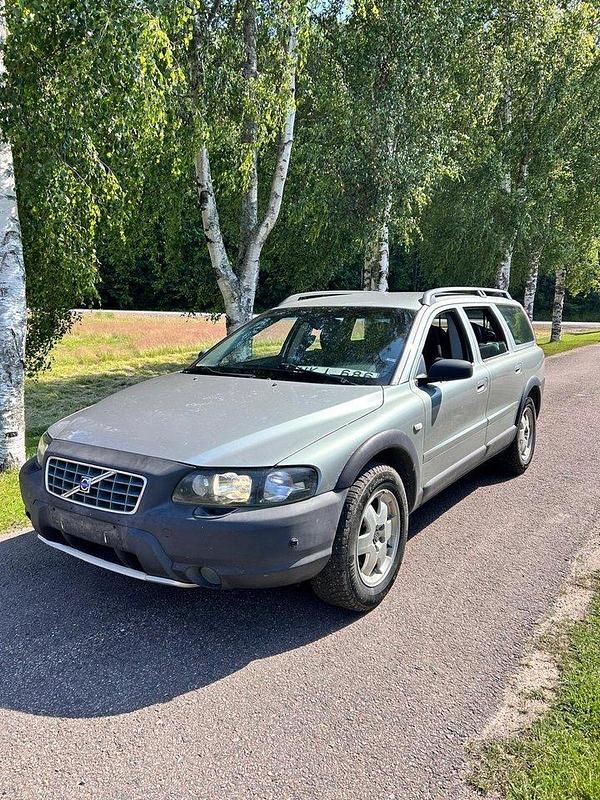 Silver Begagnad 2004 Volvo XC70 Business Edition SUV | 23 000 kr (Dyr) - Bild 1/4