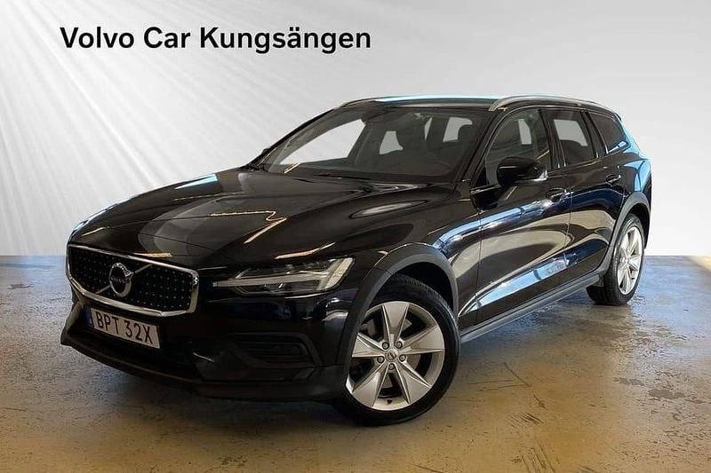 Svart Begagnad 2022 Volvo V60 CC Kombi | 269 900 kr (Superpris) - Bild 1/3