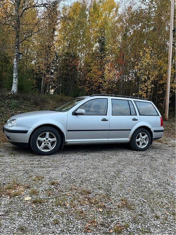 Silver Begagnad 2002 VW Golf IV Basis Kombi | 19 000 kr (Marknadspris) - Bild 1/4