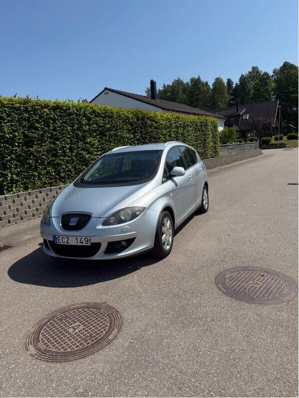 Silver Begagnad 2007 Seat Altea XL Minibuss | 20 000 kr (Marknadspris) - Bild 1/4