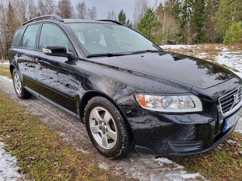 Begagnad 2009 Volvo V50 Kombi | 38 600 kr (Marknadspris) - Bild 1/4