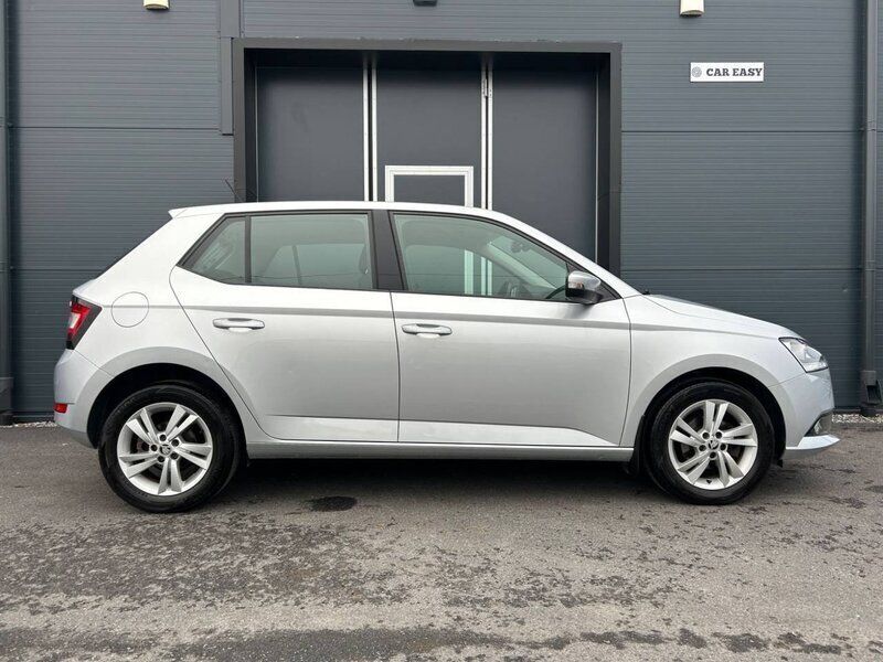 Silver Begagnad 2019 Skoda Fabia Halvkombi | 119 800 kr (Marknadspris) - Bild 1/4