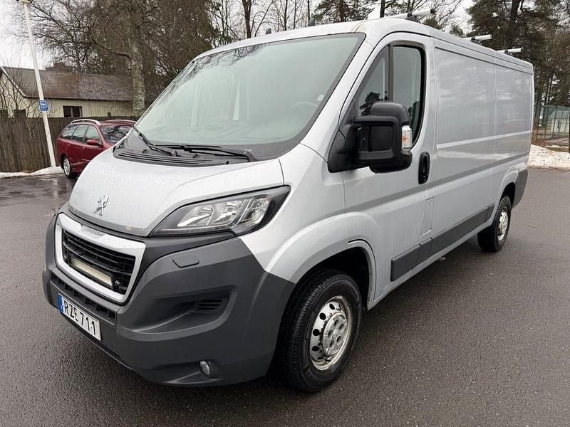 Begagnad Peugeot Boxer 163 HK (119 kW) 2017 Grå Van