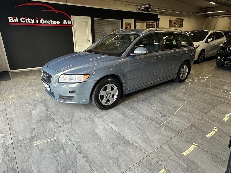 Ljusblå Begagnad 2011 Volvo V50 Standard Kombi | 69 900 kr (Lite dyr) - Bild 1/4
