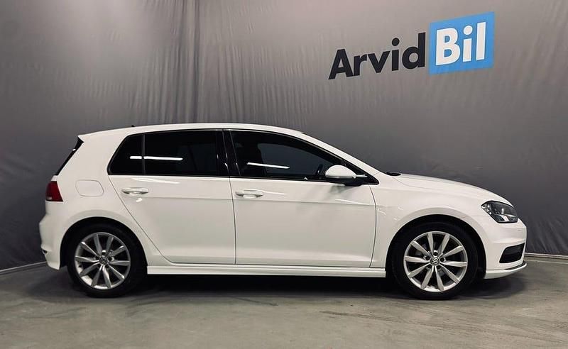 Begagnad VW Golf VII R-line 150 HK (110 kW) 2016 Vit Halvkombi