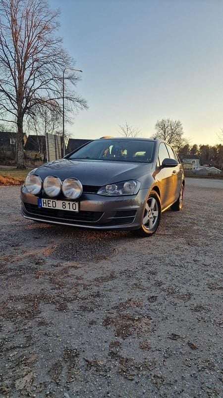 Begagnad 2014 VW Golf VII Kombi | 70 000 kr (Superpris) - Bild 1/4