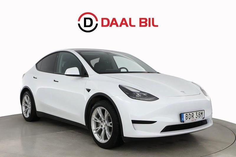 Begagnad Tesla Model Y Standard Range 219 kW (299 HK) 2022 Vit SUV