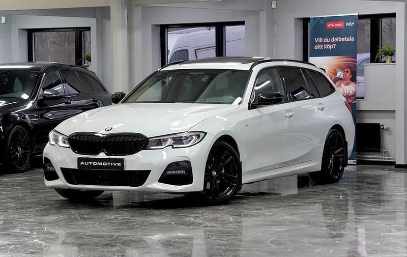 Vit Begagnad 2021 BMW 320 M Sport | 409 900 kr (Marknadspris) - Bild 1/4