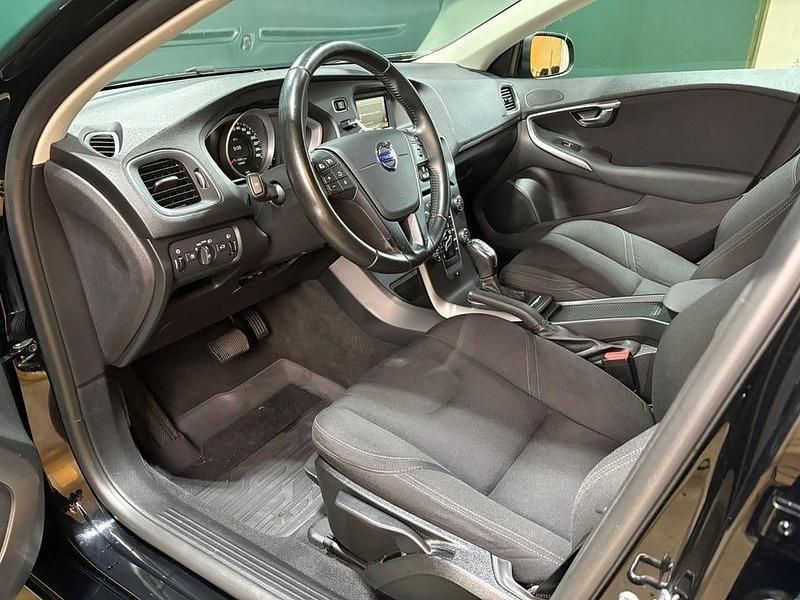 Begagnad Volvo V40 Kinetic 120 HK (88 kW) 2015 Svart Kombi