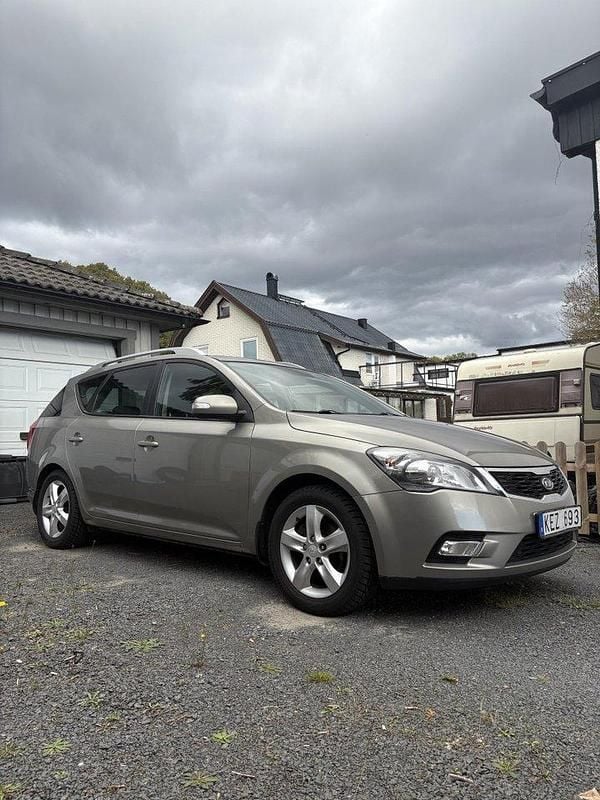 Silver Begagnad 2010 Kia Ceed Sportswagon 4 Kombi | 30 000 kr (Superpris) - Bild 1/3