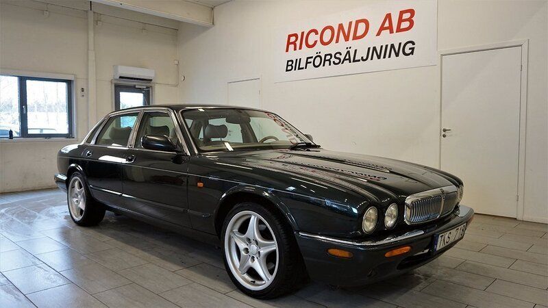Grön Begagnad 1998 Jaguar XJ8 Sedan | 49 898 kr - Bild 1/4