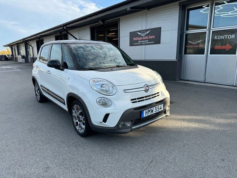 Vit Begagnad 2014 Fiat 500L Minibuss | 74 900 kr - Bild 1/4