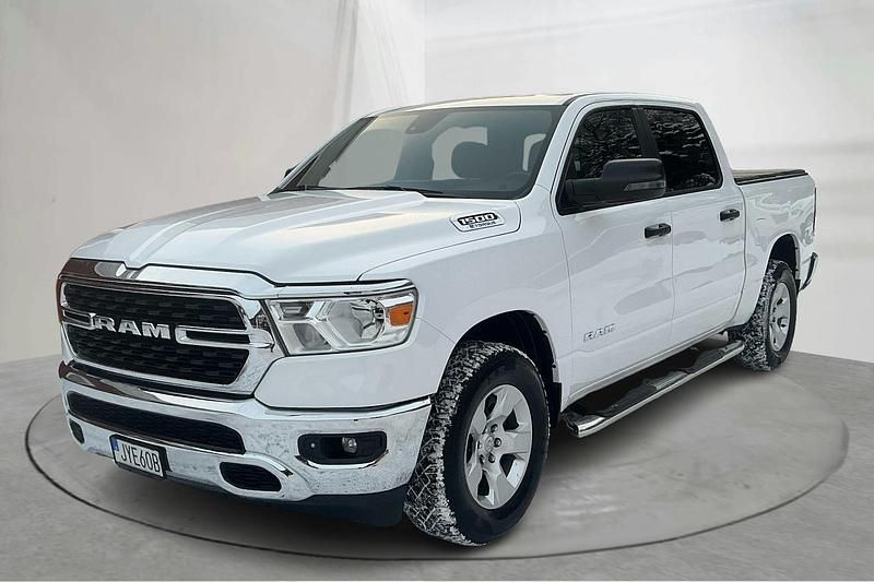 Vit Begagnad 2023 RAM 1500 Pickup | 740 000 kr - Bild 1/4