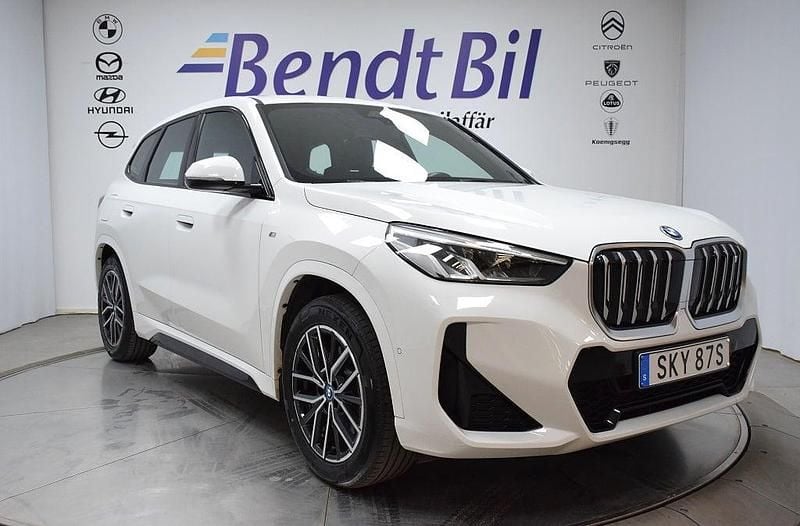 Alpine white Begagnad 2022 BMW iX1 M Sport SUV | 434 500 kr (Lite dyr) - Bild 1/3