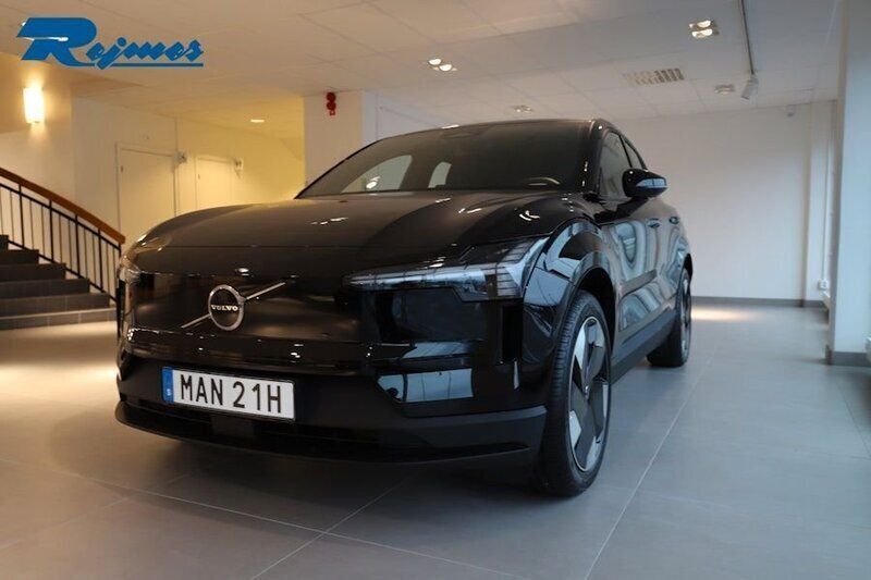 Svart Ny 2024 Volvo EX30 Performance SUV | 539 900 kr (Marknadspris) - Bild 1/4