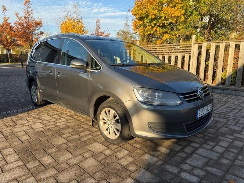 Begagnad VW Sharan 140 HK (102 kW) 2011 Grå Minibuss
