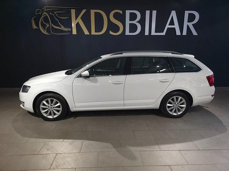 Vit Begagnad 2014 Skoda Octavia Comfort Kombi | 109 900 kr (Dyr) - Bild 1/4