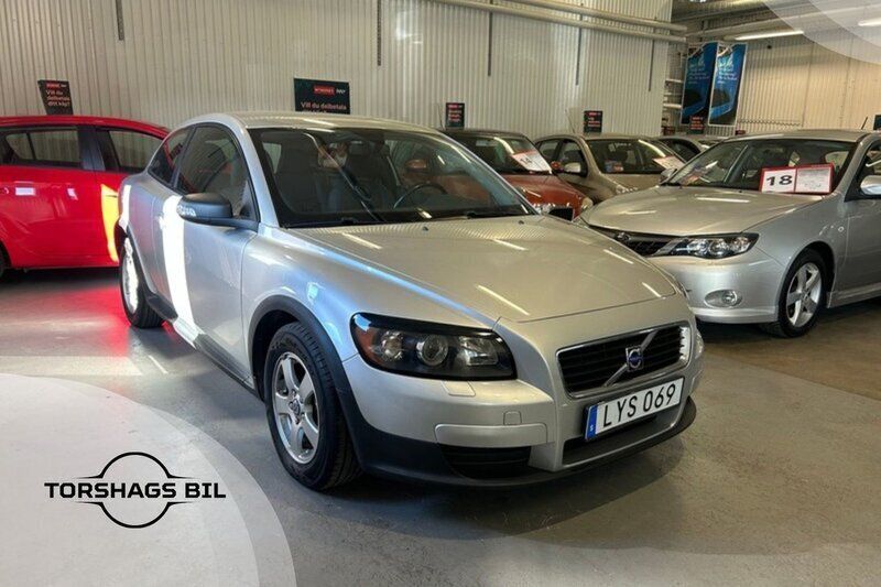 Ljusgrå Begagnad 2007 Volvo C30 Kinetic Halvkombi | 44 900 kr (Marknadspris) - Bild 1/4
