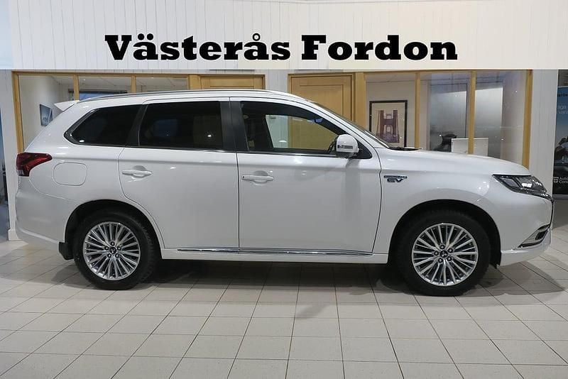 Vit Begagnad 2018 Mitsubishi Outlander P-HEV SUV | 219 900 kr (Marknadspris) - Bild 1/4