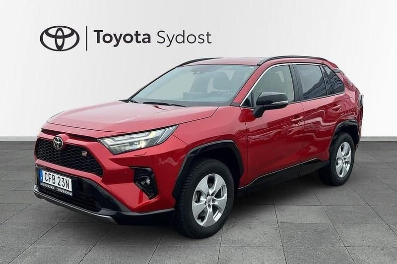 Röd Begagnad 2025 Toyota RAV4 Hybrid SUV | 499 000 kr (Lite dyr) - Bild 1/4