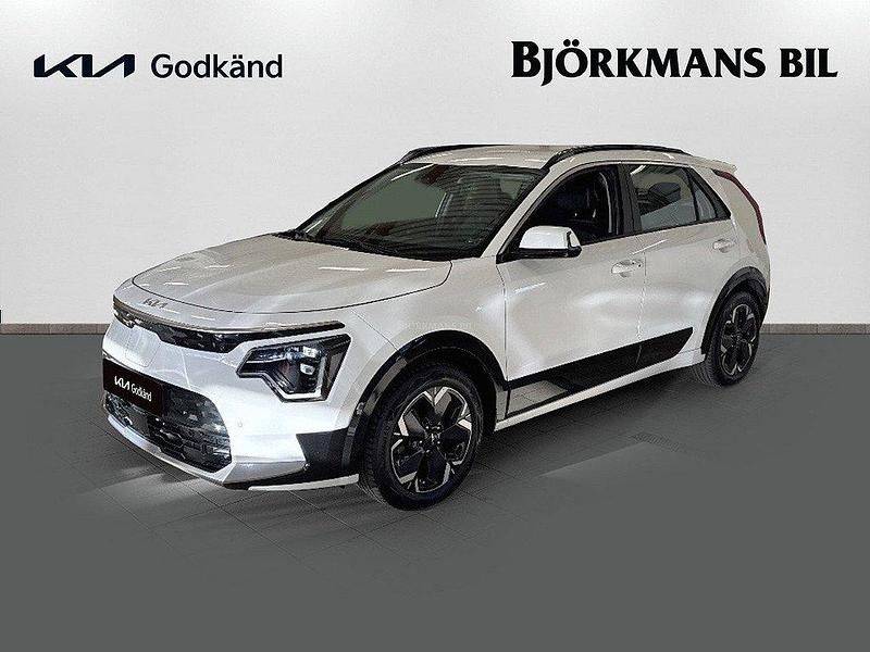 Vit (/ud/ clear white) Begagnad 2022 Kia e-Niro SUV | 309 000 kr (Lite dyr) - Bild 1/4