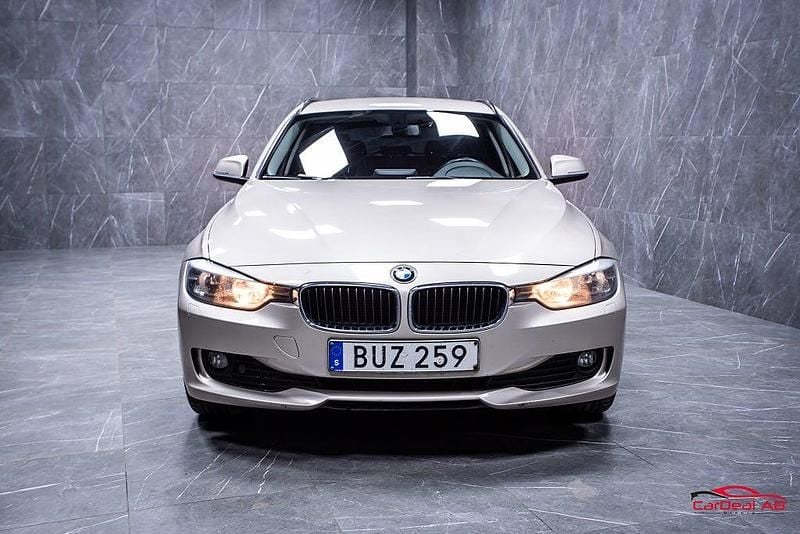 Begagnad BMW 320 184 HK (135 kW) 2014 Silver Kombi