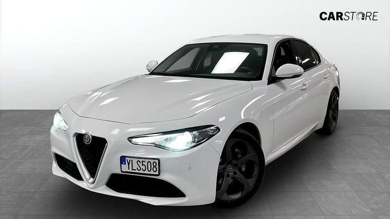 Begagnad Alfa Romeo Giulia Super 200 HK (147 kW) 2018 Vit Sedan