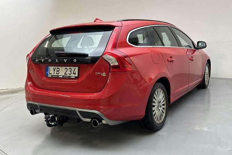 Begagnad Volvo V60 R-Design 115 HK (84 kW) 2012 Röd Kombi