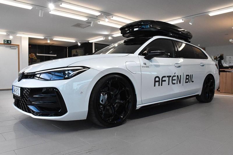 Vit (oryx white pearl black) Ny 2025 VW Passat Edition Kombi | 729 800 kr - Bild 1/3