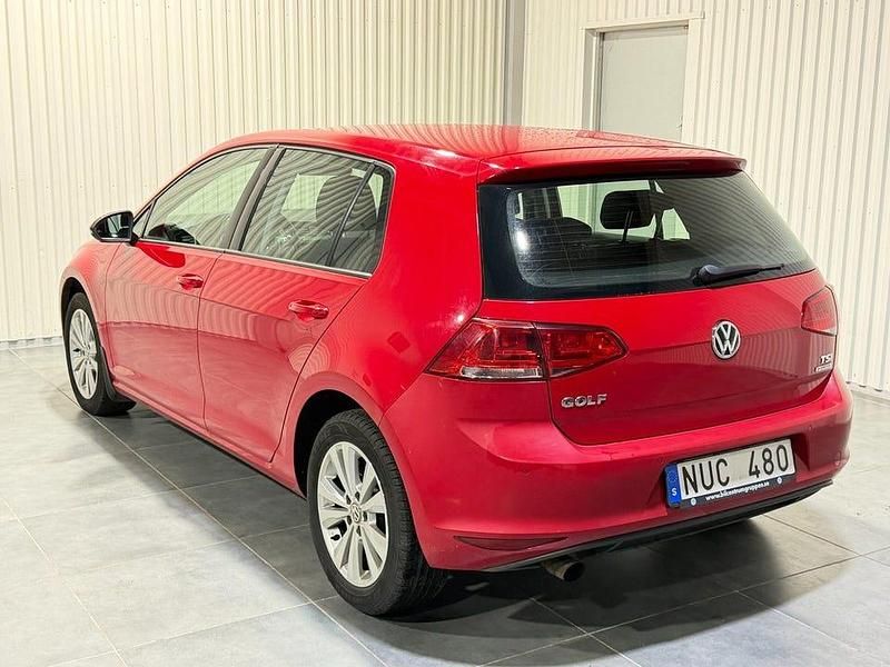 Begagnad VW Golf VII 105 HK (77 kW) 2013 Röd Halvkombi